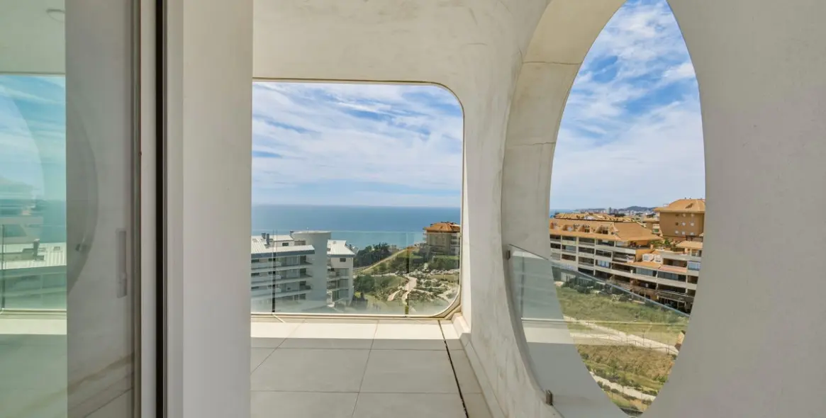 Sale of penthouse duplex in Fuengirola 14