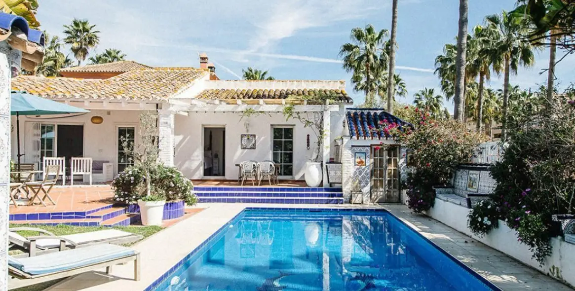 Sale of detached villa in Carib Playa 1