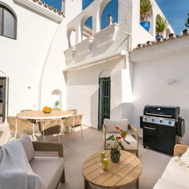 Продажа апартаментов на среднем этаже в Nueva Andalucía