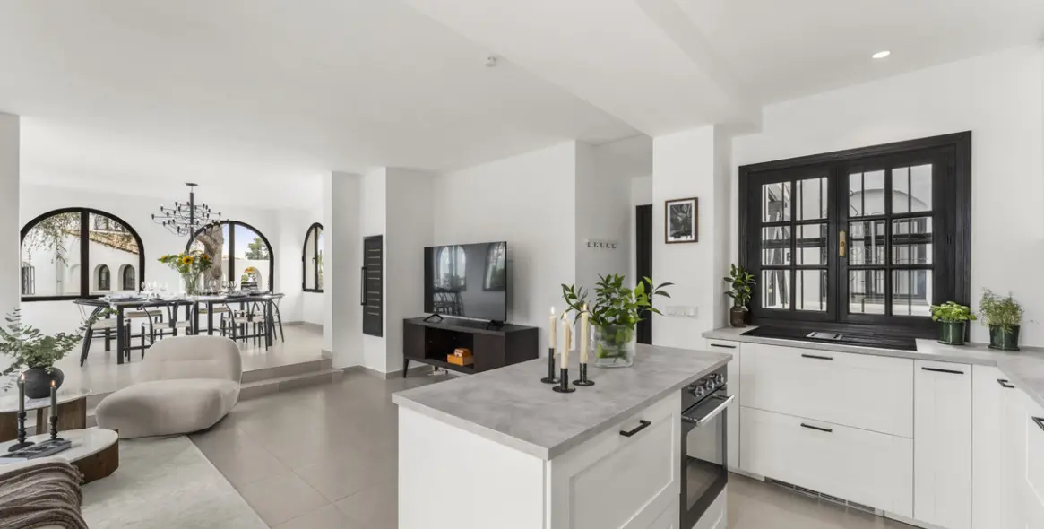 Sale of middle floor apartment in Nueva Andalucía 5