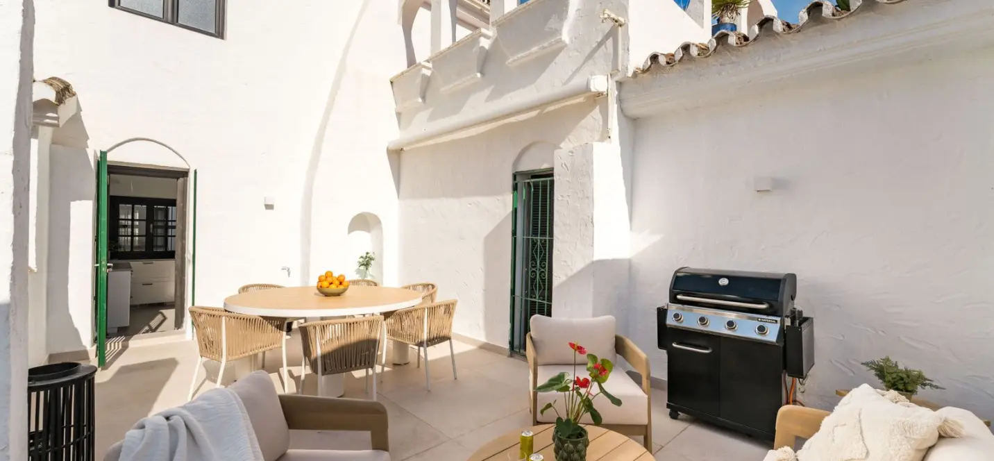 Venta de apartamento en planta media en Nueva Andalucía 2