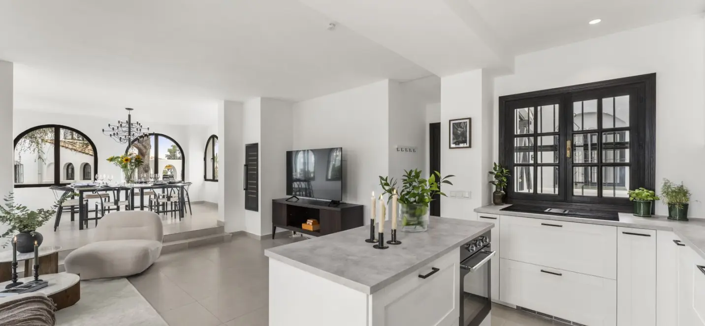 Venta de apartamento en planta media en Nueva Andalucía 4