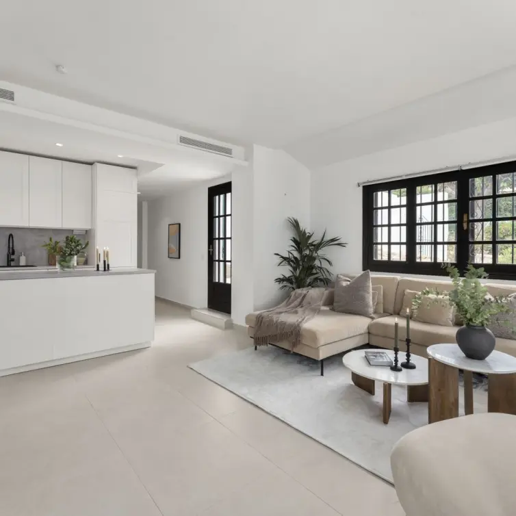 Venta de apartamento en planta media en Nueva Andalucía