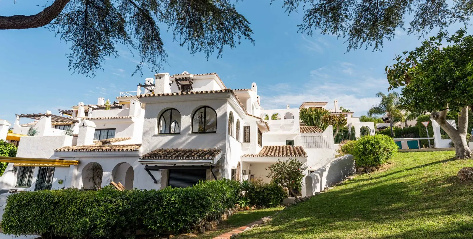 Продажа апартаментов на среднем этаже в Nueva Andalucía 28