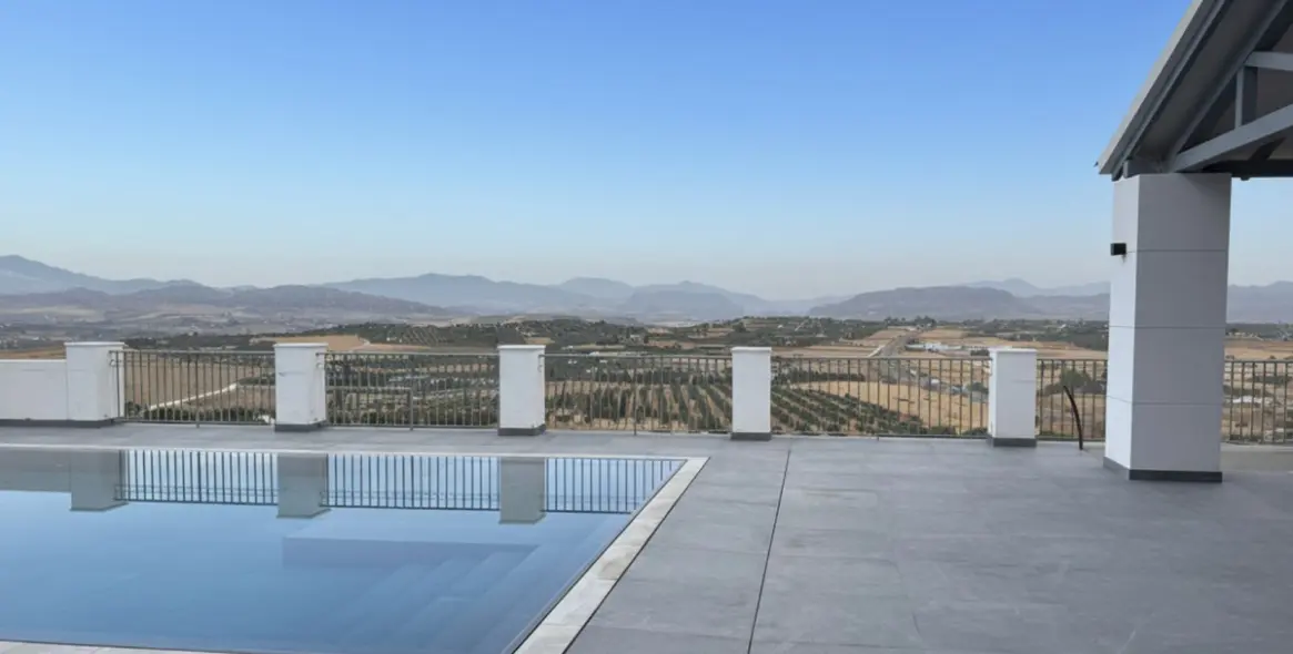Sale of detached villa in Coín 9