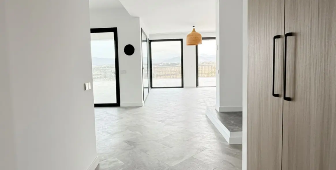Sale of detached villa in Coín 13
