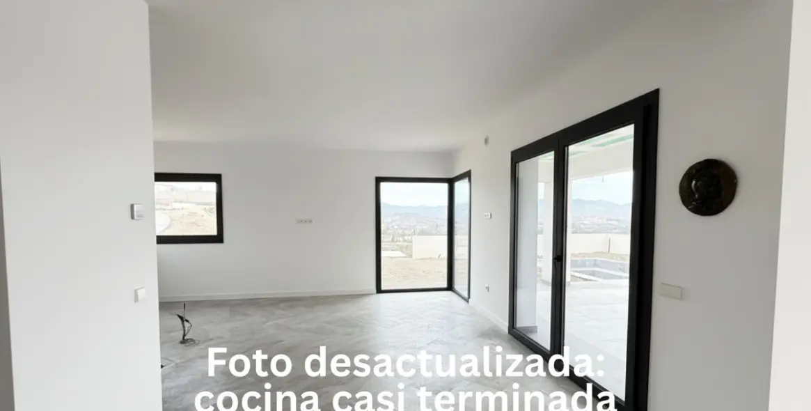 Sale of detached villa in Coín 18