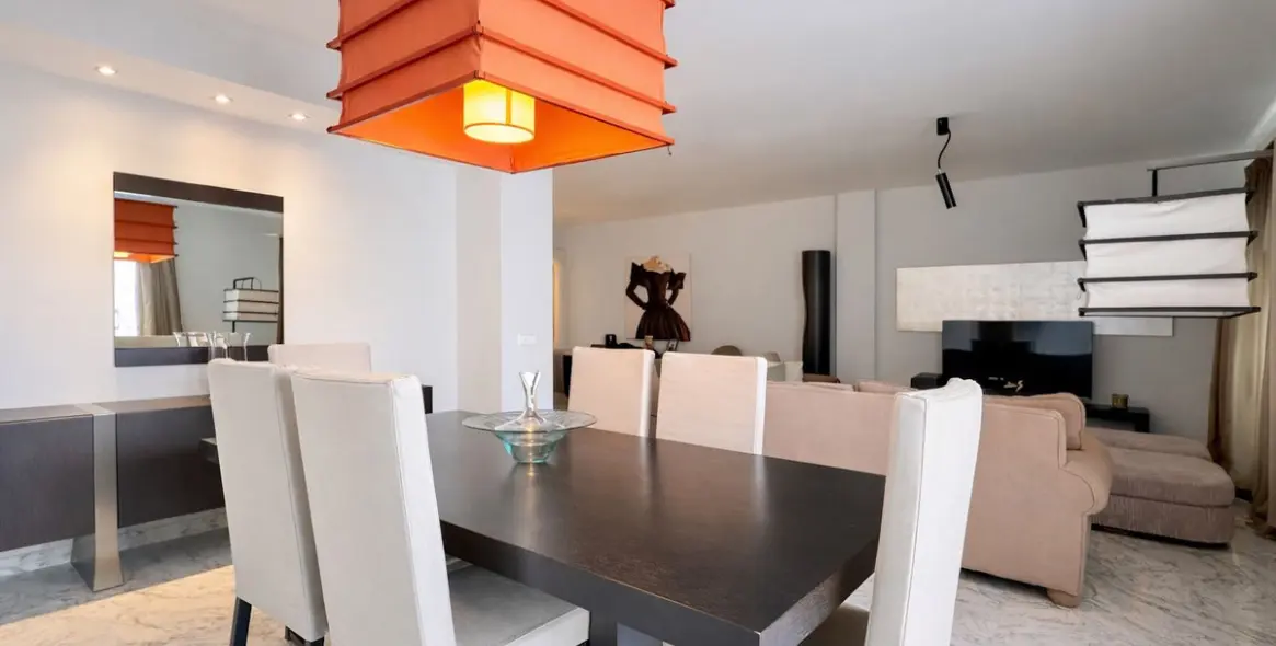 Продажа двухуровневого пентхауса в Puerto Banús 9