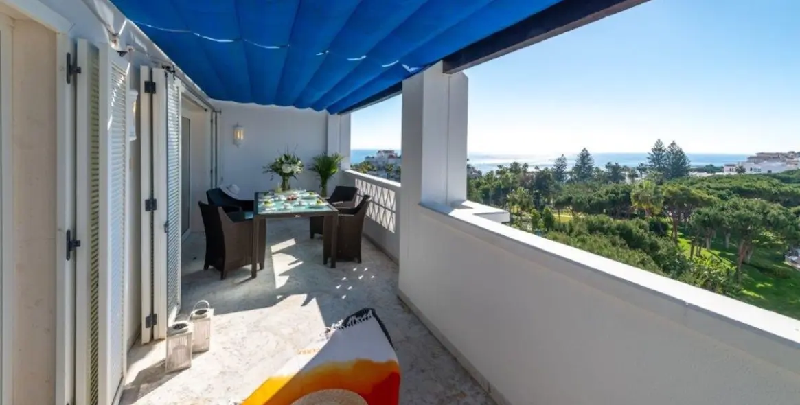 Продажа двухуровневого пентхауса в Puerto Banús 31