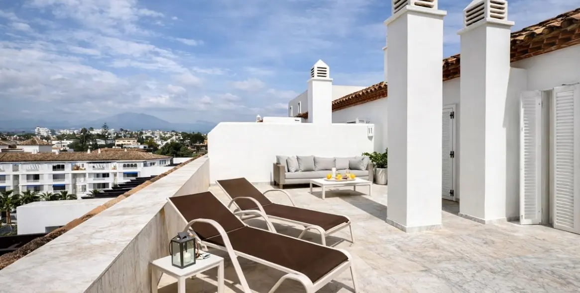Продажа двухуровневого пентхауса в Puerto Banús 35