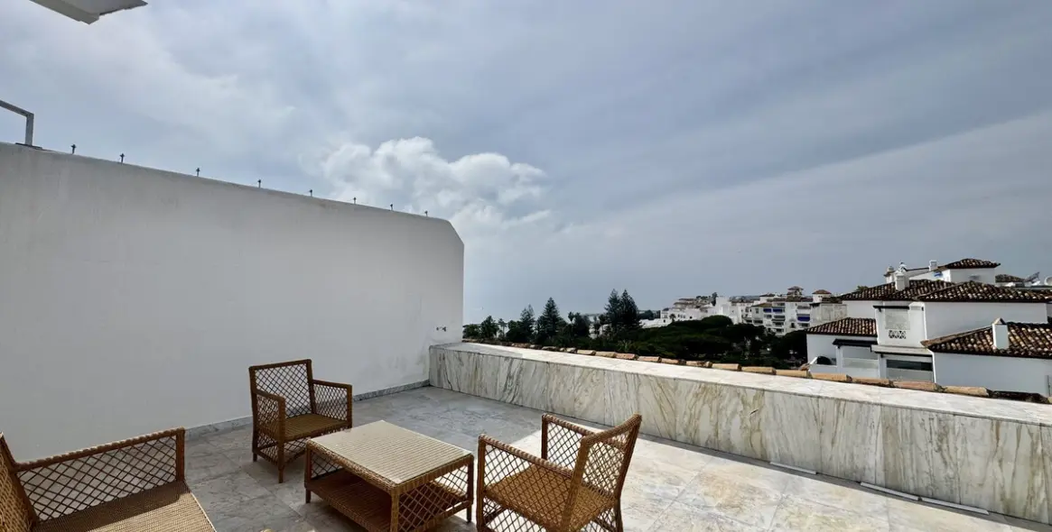 Продажа двухуровневого пентхауса в Puerto Banús 39