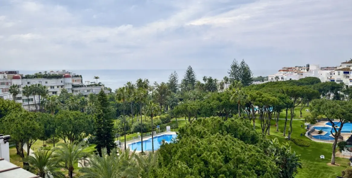 Продажа двухуровневого пентхауса в Puerto Banús 50