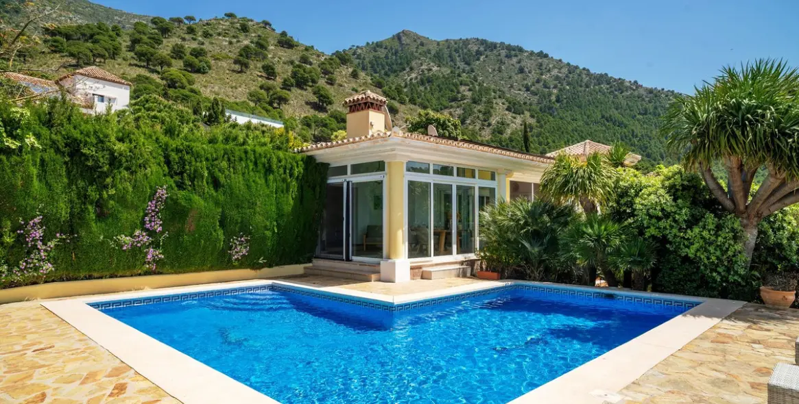 Продажа  отдельно стоящей виллы в Mijas 90