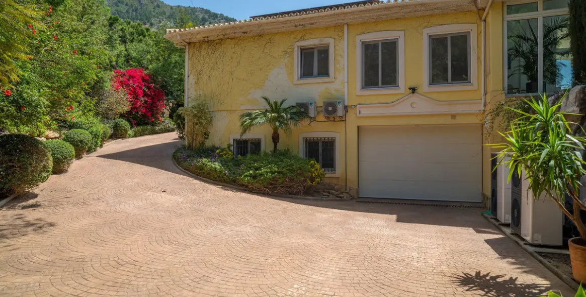 Продажа  отдельно стоящей виллы в Mijas 94