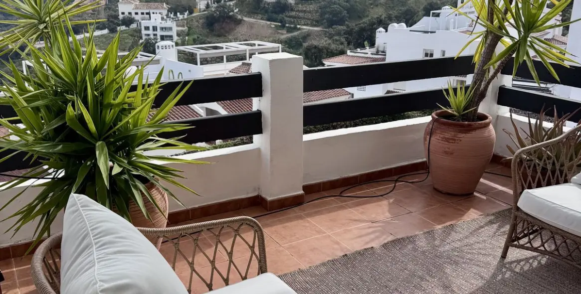 Long-term rent of middle floor apartment in Elviria 1