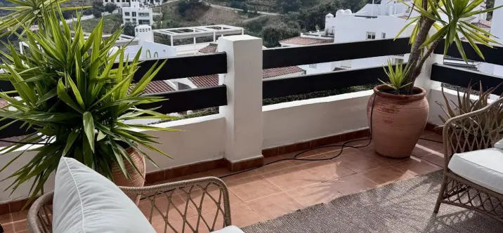 Long-term rent of middle floor apartment in Elviria 0