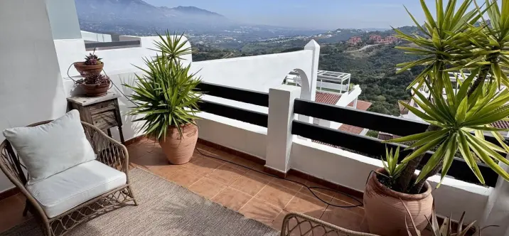Long-term rent of middle floor apartment in Elviria 4