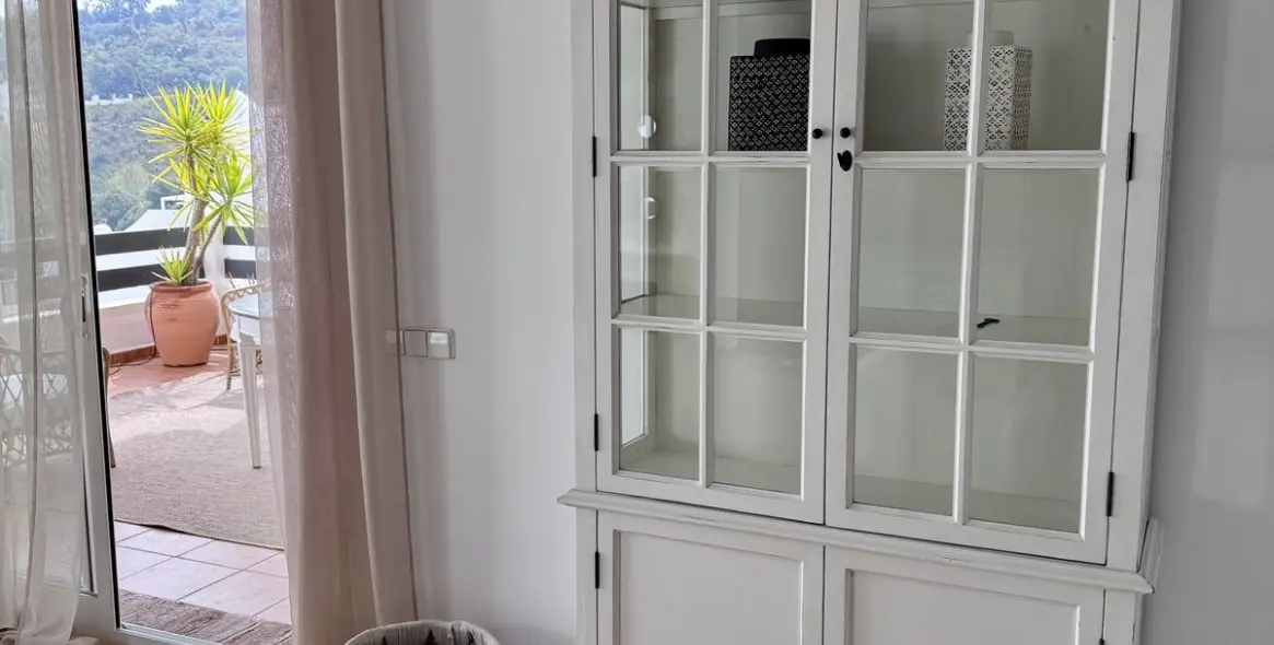 Long-term rent of middle floor apartment in Elviria 11