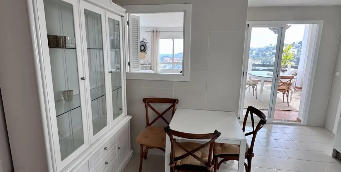 Long-term rent of middle floor apartment in Elviria 13