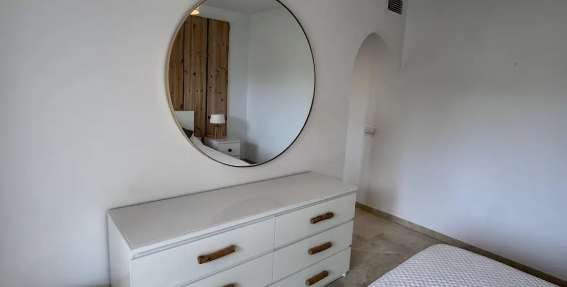 Long-term rent of middle floor apartment in Elviria 23