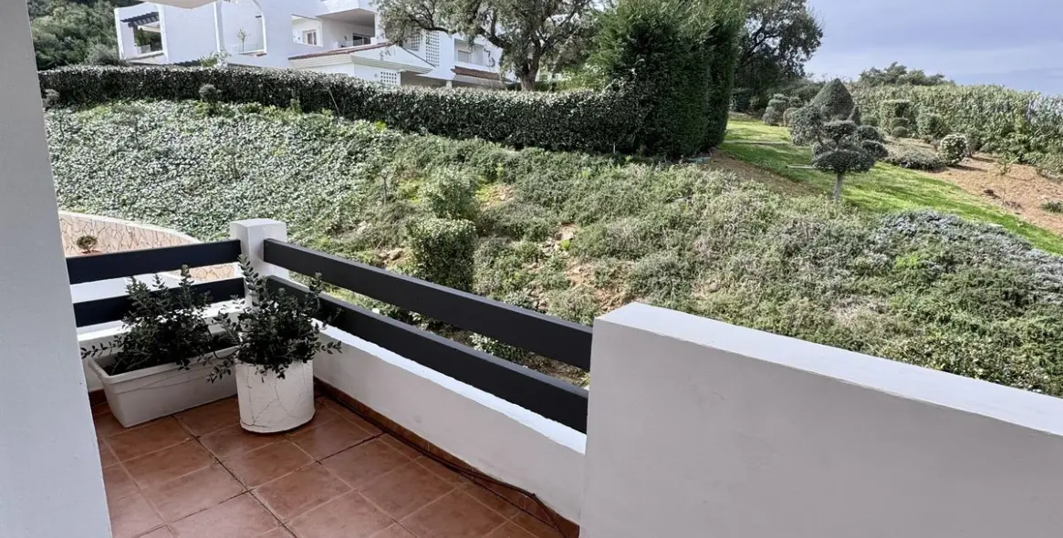 Long-term rent of middle floor apartment in Elviria 28
