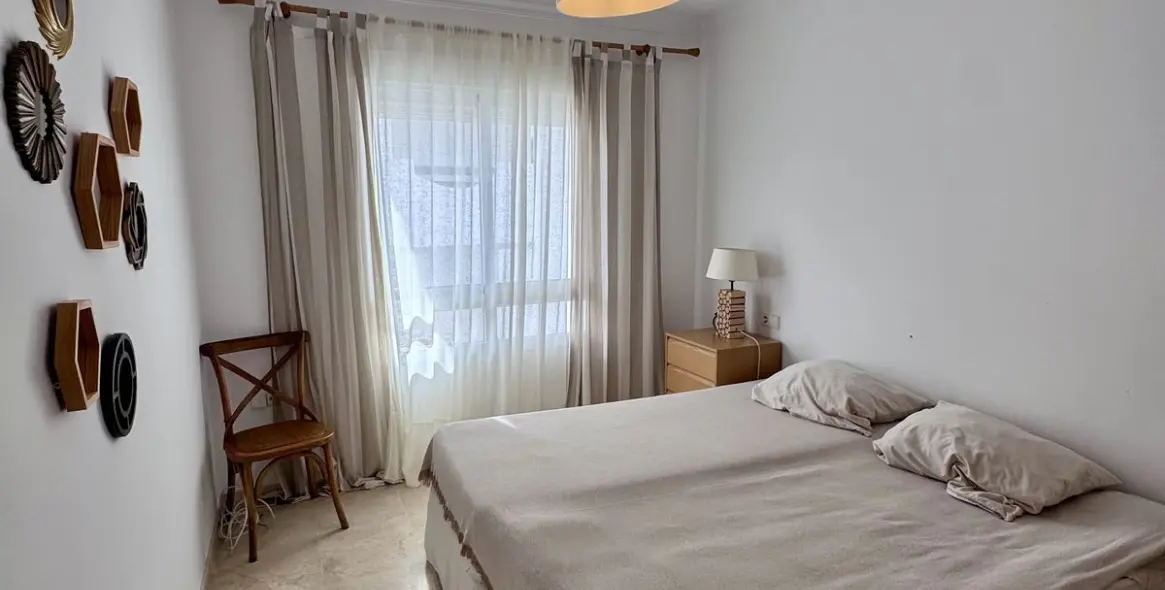 Long-term rent of middle floor apartment in Elviria 36