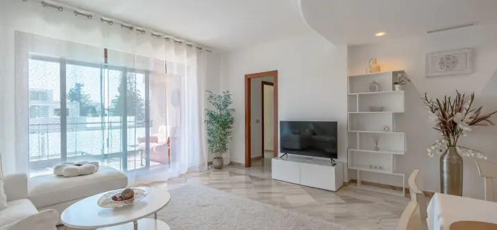 Долгосрочная аренда апартаментов на среднем этаже в San Pedro de Alcántara 0
