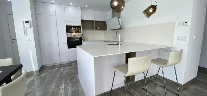 Long-term rent of middle floor apartment in Marbella 3