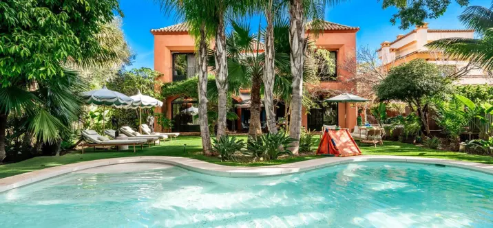 Long-term rent of detached villa in Marbella 0