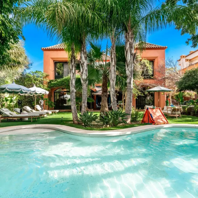 Long-term rent of detached villa in Marbella