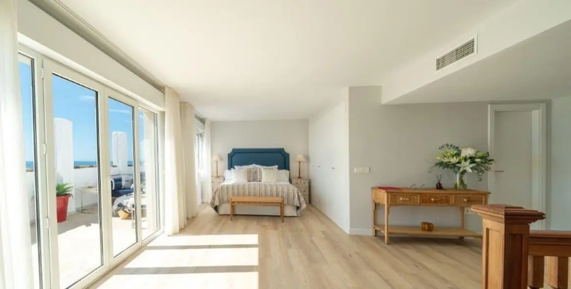 Long-term rent of penthouse duplex in Puerto Banús 31