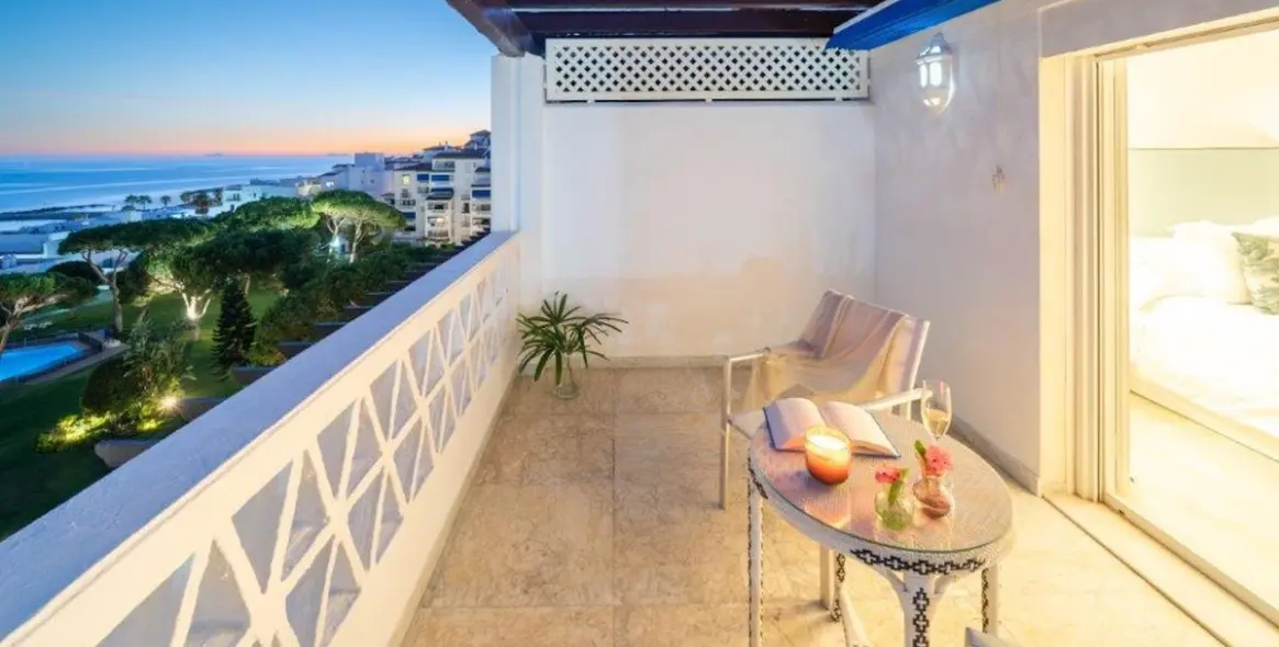 Long-term rent of penthouse duplex in Puerto Banús 58