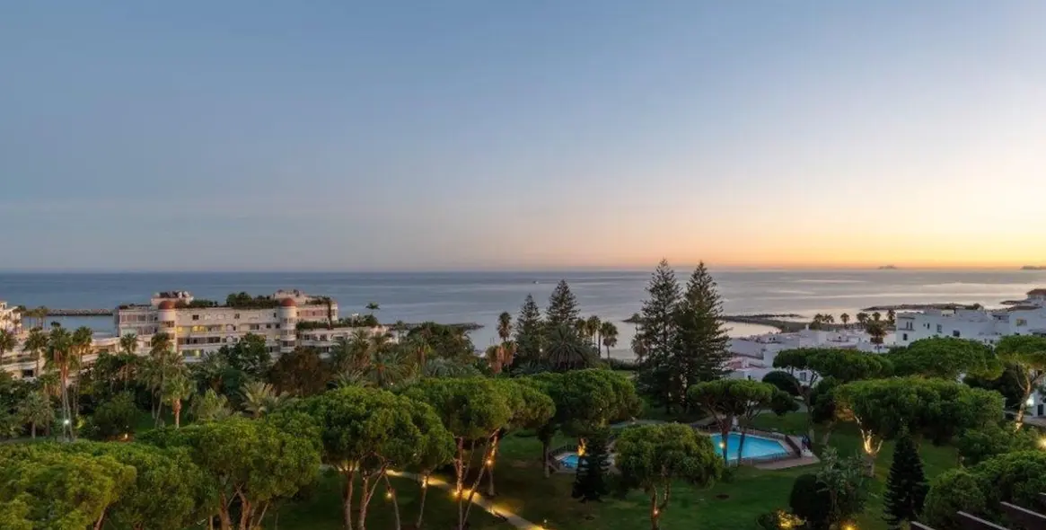 Long-term rent of penthouse duplex in Puerto Banús 70