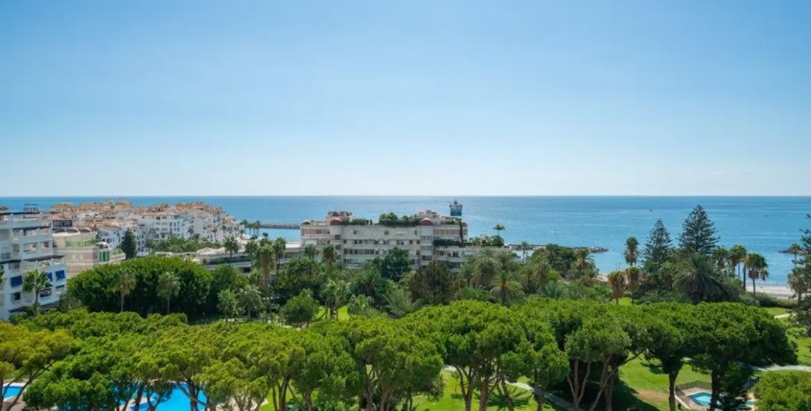 Long-term rent of penthouse duplex in Puerto Banús 74