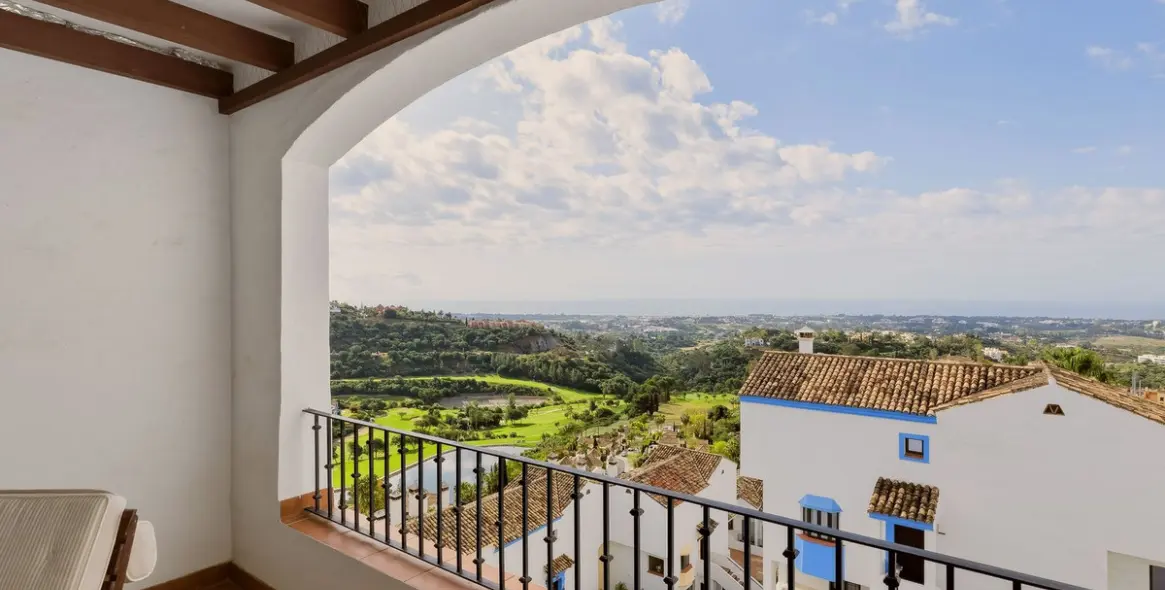 Sale of penthouse in Benahavís 1