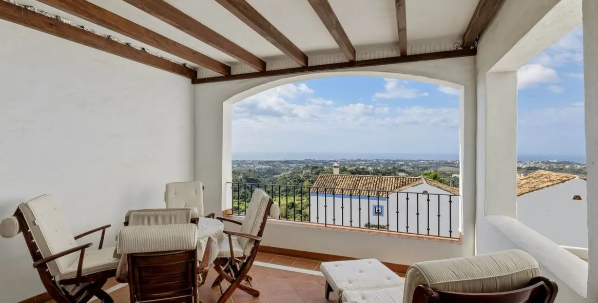Sale of penthouse in Benahavís 2
