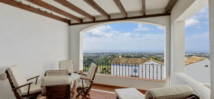 Sale of penthouse in Benahavís 1