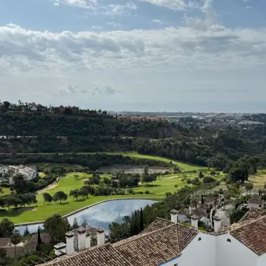 Sale of penthouse in Benahavís