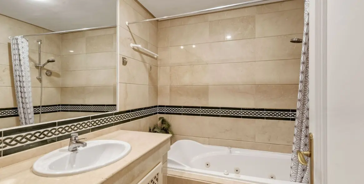 Sale of penthouse in Benahavís 10