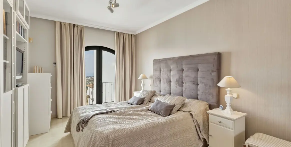 Sale of penthouse in Benahavís 11