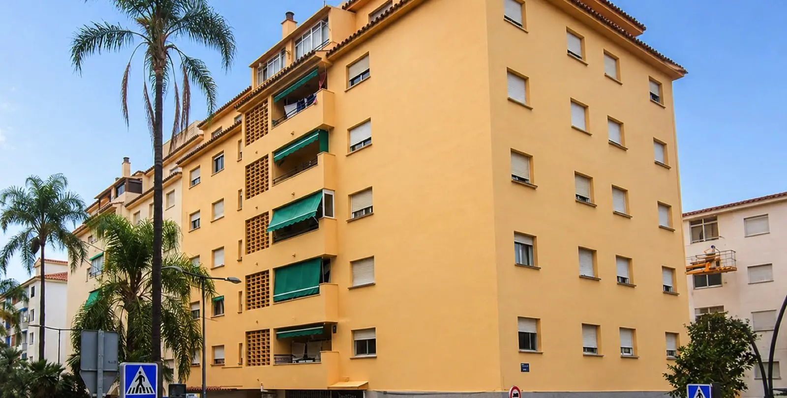 Sale of middle floor apartment in Marbella 1