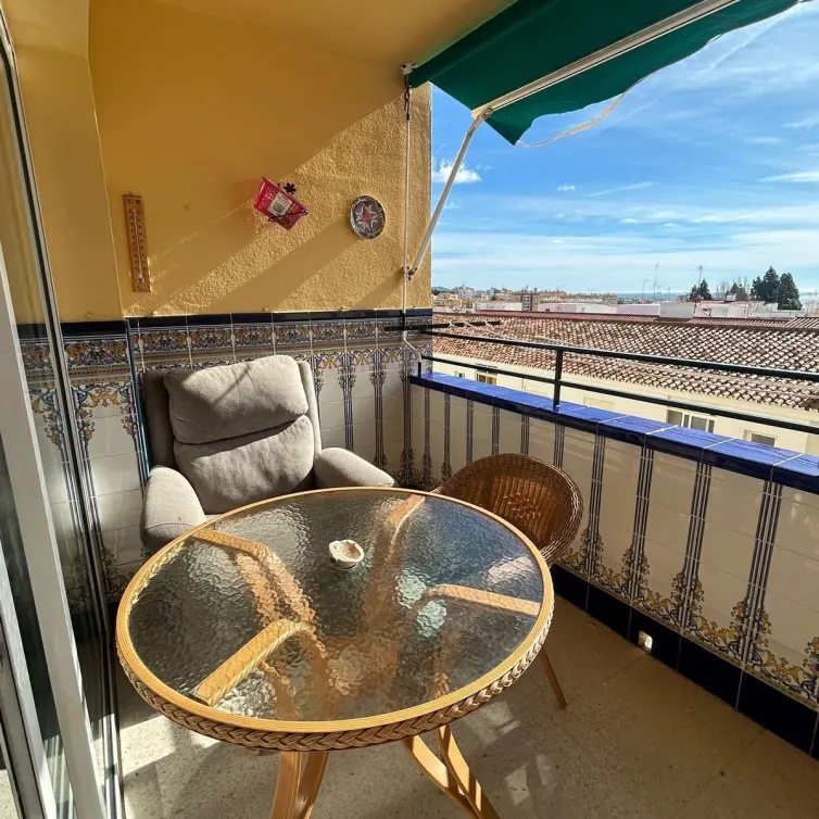 Venta de apartamento en planta media en Marbella