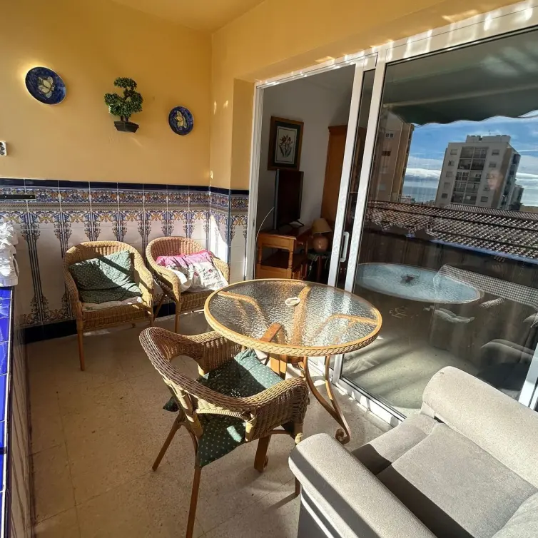 Venta de apartamento en planta media en Marbella