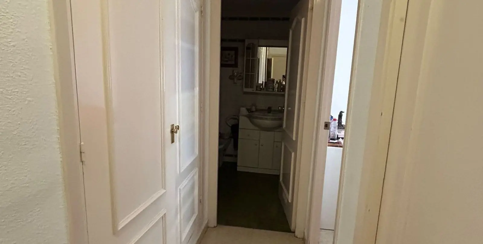 Sale of middle floor apartment in Marbella 12