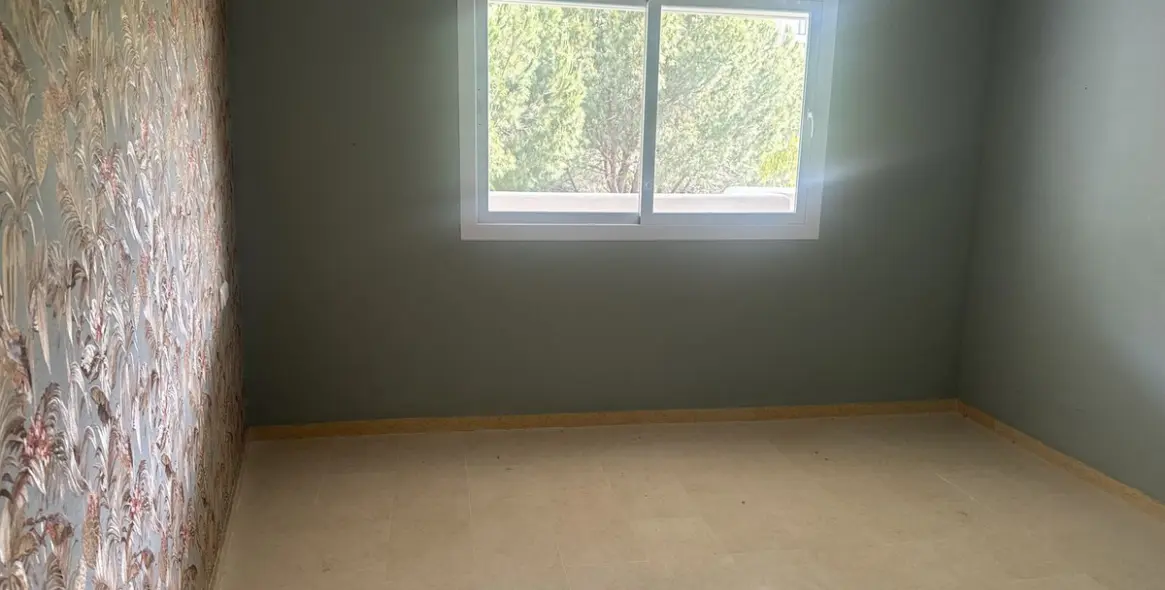 Sale of middle floor apartment in Elviria 4
