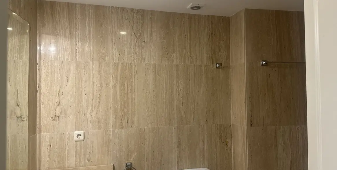 Sale of middle floor apartment in Elviria 8