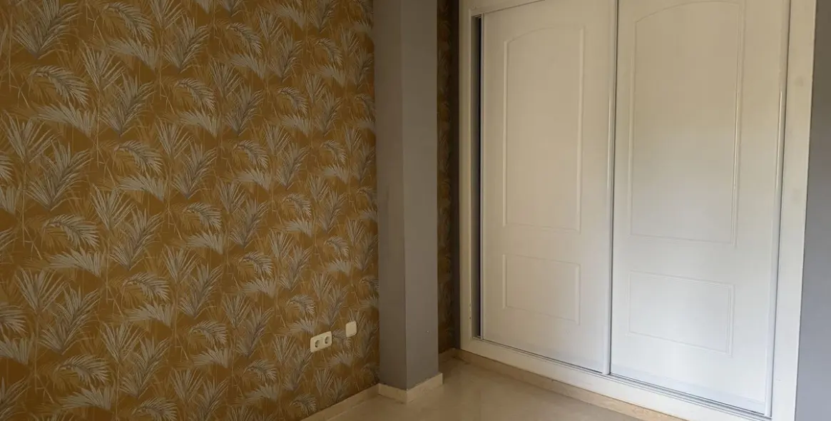Sale of middle floor apartment in Elviria 13