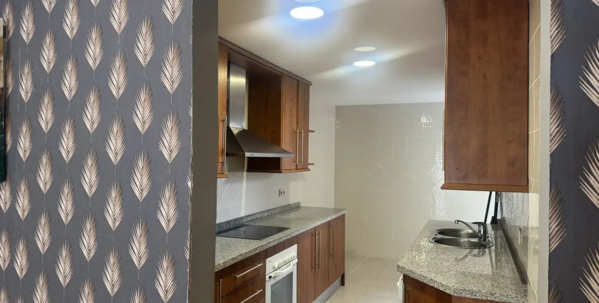 Sale of middle floor apartment in Elviria 16