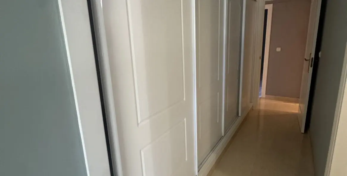 Sale of middle floor apartment in Elviria 28