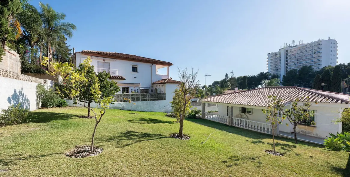 Venta de villa independiente en La Campana 15